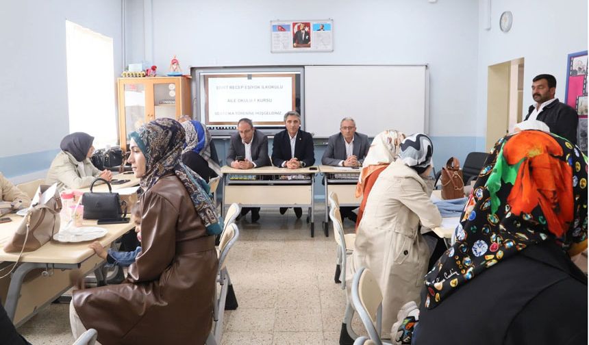 Bayburt'ta Aile Okulundan 140 veli mezun oldu