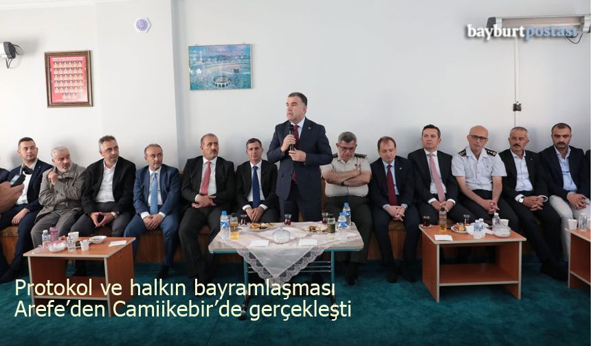 Bayburt halkı ve protokol Arefe gününden Camiikebir'de bayramlaştı