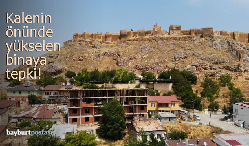 Bayburt Kalesi'nin önüne yapılan bina tepki çekiyor!