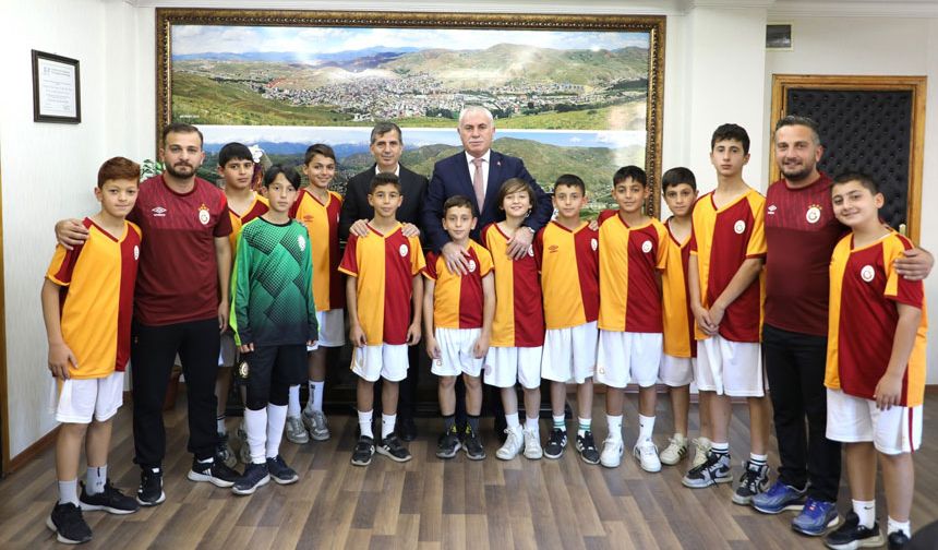 Başkan Memiş, Bayburt Galatasaray Futbol Okulunu kutladı