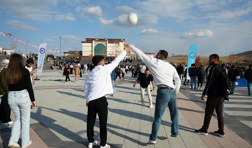 Bayburt Üniversitesi'nde GüzFest Coşkusu
