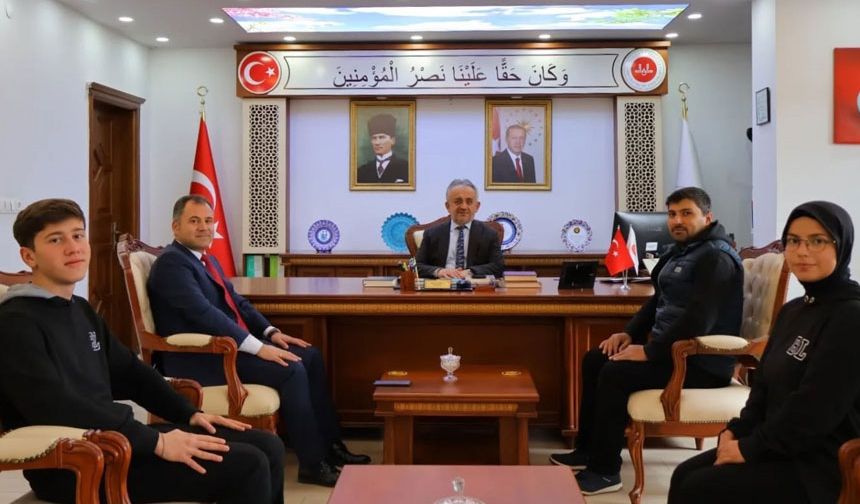 Bayburt Lisesi öğrencileri, harçlıklarını Filistin ve Gazze için bağışladı
