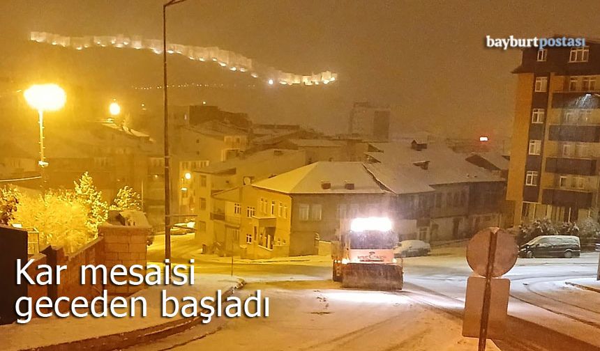 Bayburt’ta ekipler kar mesaisine geceden başladı