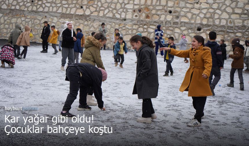 Bayburt’a Mevsimin İlk Karı Düştü: Çocuklar Okul Bahçesinde Kar Keyfi Yaptı
