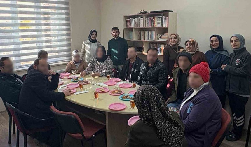 Bayburt TRSM’de Anlamlı Etkinlik: Hastalara Müzikli Doğum Günü Sürprizi