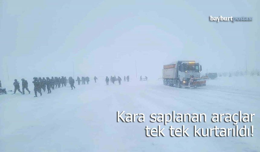 Bayburt’ta mahsur kalan sürücülerin imdadına ekipler yetişti!