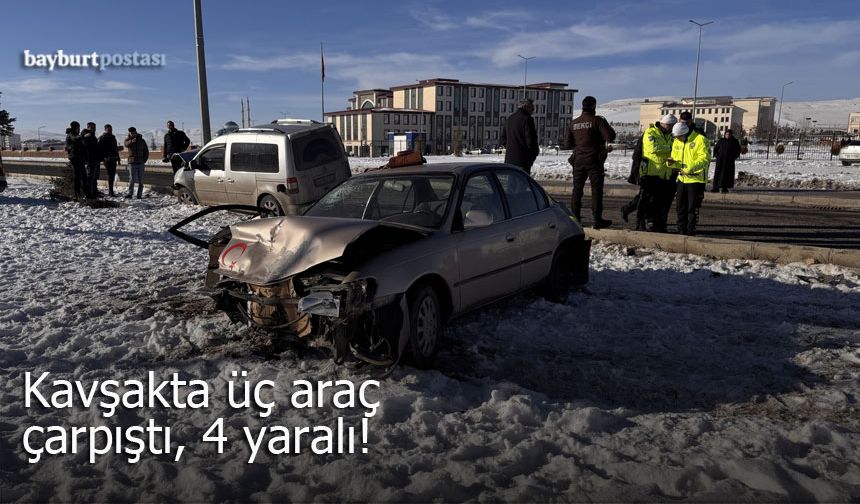 Bayburt’ta Zincirleme Kaza: Kavşakta Üç Araç Çarpıştı, 4 Yaralı!