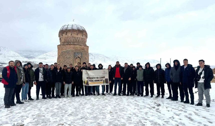 Bayburtlu gençler kültür gezisini tamamladı