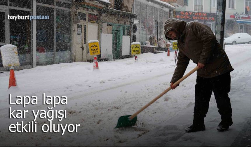 Bayburt beyaz örtüyle kaplandı: Lapa lapa kar yağışı etkili oluyor
