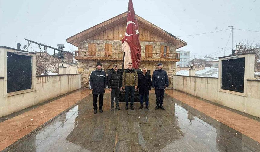 Kaymakam Bayram'dan Şehit Kadınlar İffet Anıtı’nı ziyaret etti