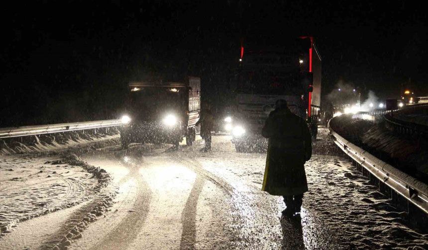 Kop Dağı Geçidi’nde kar ve tipi ulaşımı aksattı