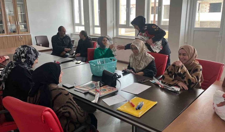 Bayburt Jandarmasından Kadınlar Günü Kutlaması