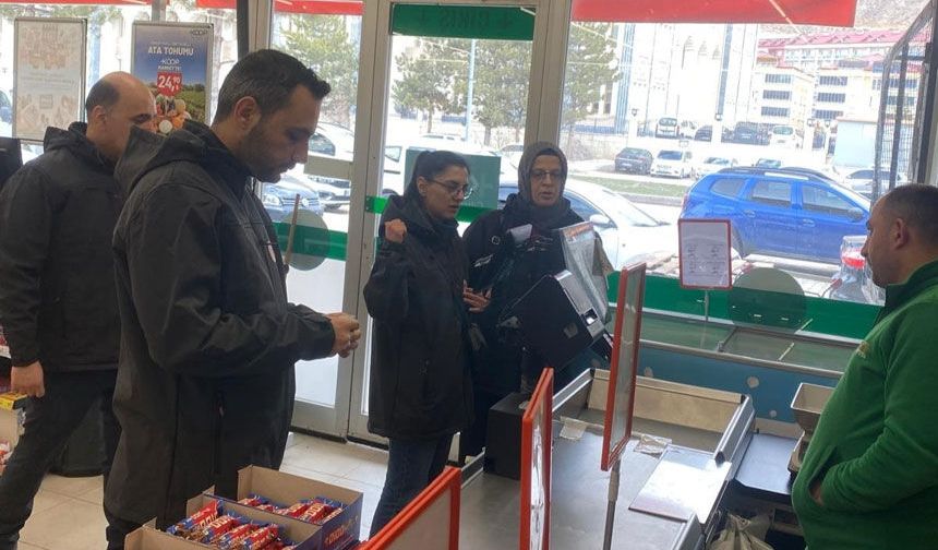 Bayburt’taki marketlerde sıfır atık ve poşet denetimi yapıldı