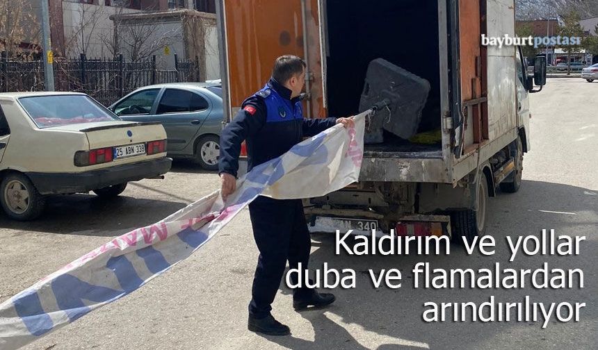 Bayburt’ta kaldırımlar duba ve flamalardan arındırılıyor