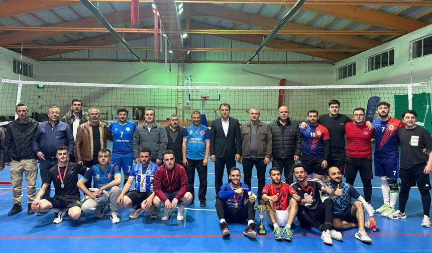 Aydıntepe’de Voleybol Turnuvası Şampiyonu Gençlik Spor