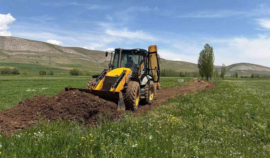 Gökçedere'de arazi yolları yenileniyor
