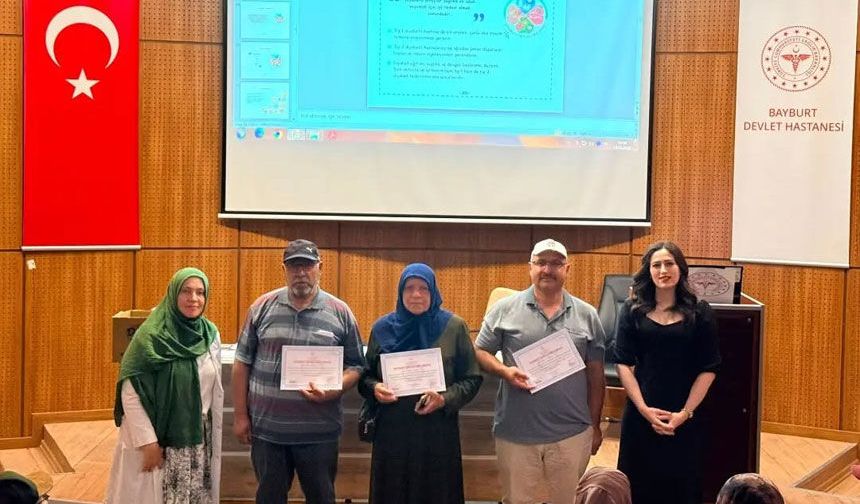Bayburt Diyabet Okulu’nda diplomalar verildi